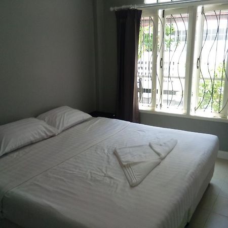 Taylor'S Guesthouse Hua Hin Bagian luar foto