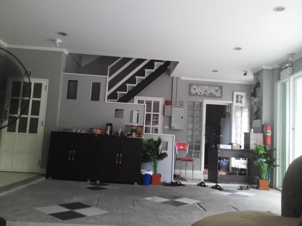 Taylor'S Guesthouse Hua Hin Bagian luar foto